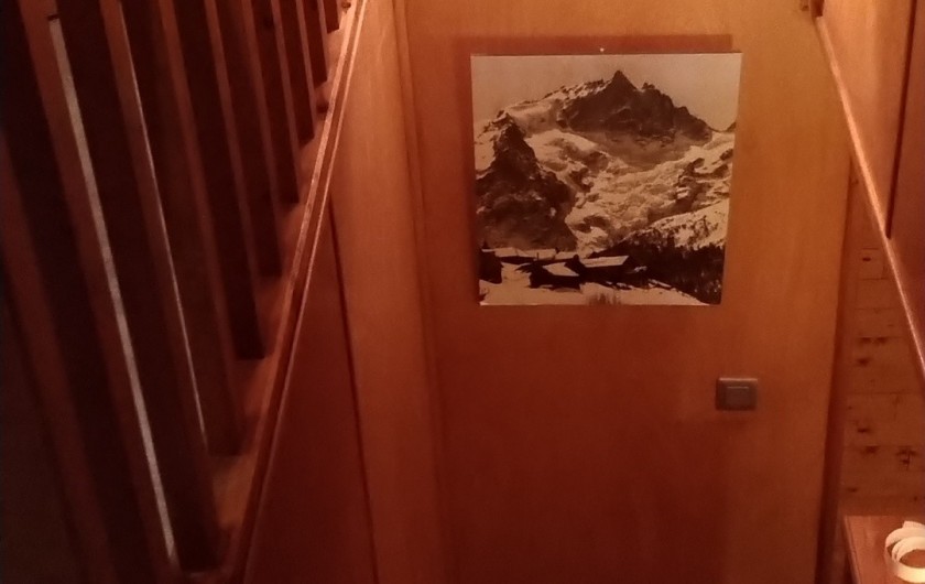 Location de vacances - Chalet à Vallouise - Escalier menant chambre haut 3 lits