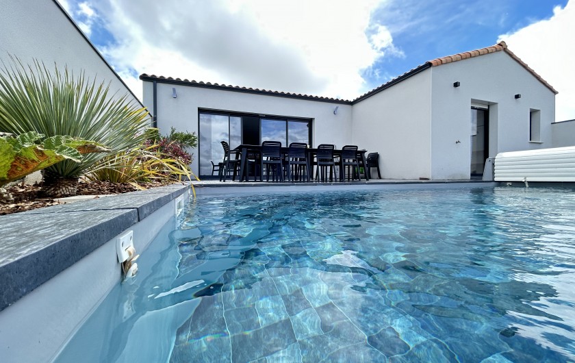 Location de vacances - Villa à La Tranche-sur-Mer - vue piscine