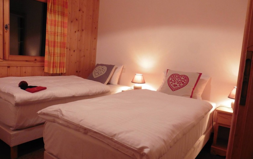 Location de vacances - Chalet à Saint-Nicolas de Véroce - La chambre avec é lits jumeaux