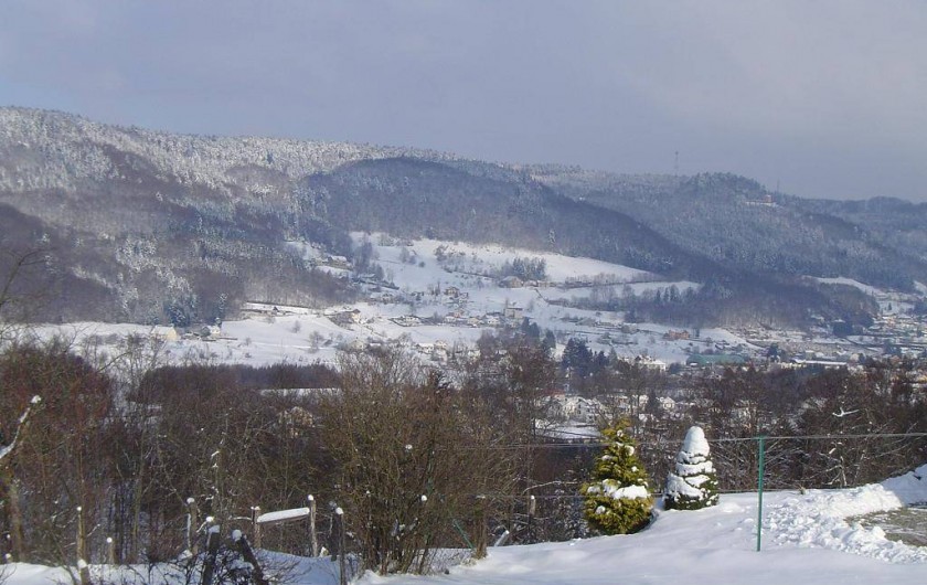Location de vacances - Maison - Villa à Le Val-d'Ajol - vue sur la vallée en hiver