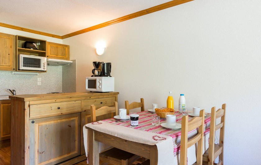 Location de vacances - Appartement à Bessans - Séjour : coin cuisine / repas