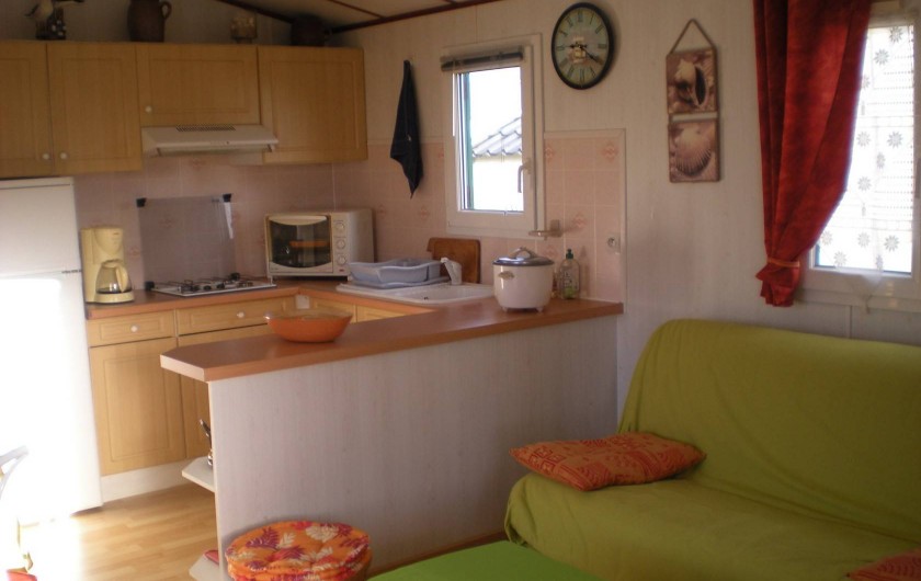 Location de vacances - Camping à Brem-sur-Mer - Mobil home "Confort" terrasse semi-fermée