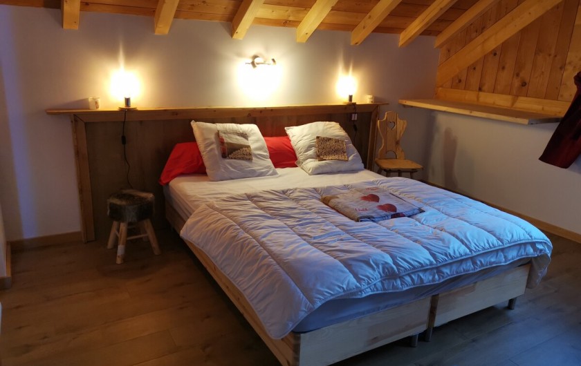 Location de vacances - Chalet à Briançon - 1 ère Chambre en duplex , ici le  1er niveau avec 1 lit en 160 cm de large