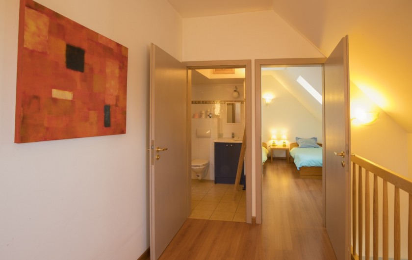 Location de vacances - Maison - Villa à Rosheim - Vue sur la petite chambre et la salle de bains depuis la Mezzanine