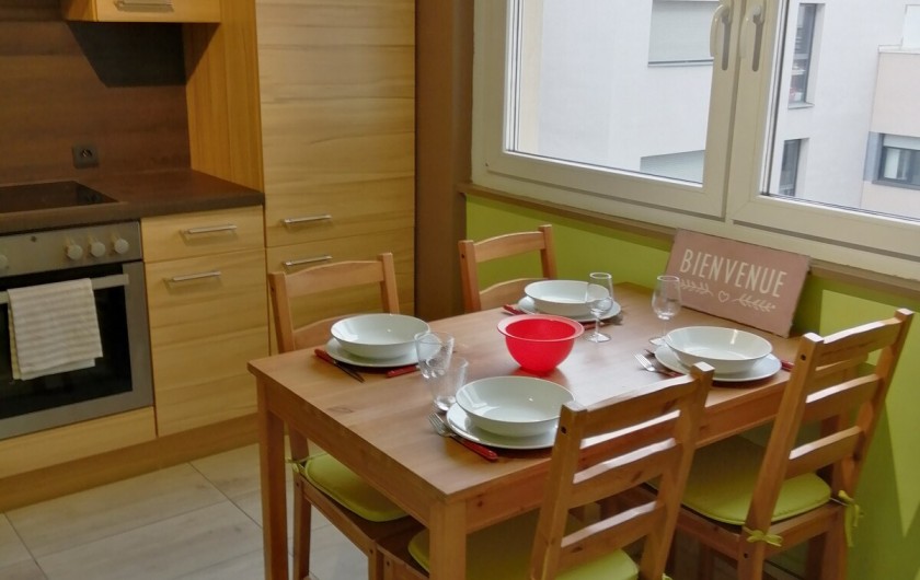 Location de vacances - Appartement à Colmar - une vraie pièce pour déjeuner, diner...