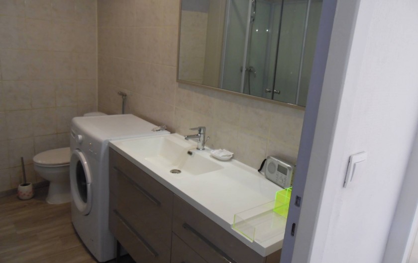 Location de vacances - Appartement à Briançon - Salle de bains avec la machine à laver