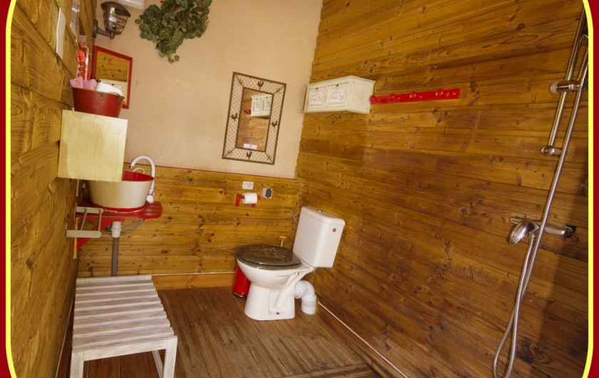 Location de vacances - Yourte à Barjac - Une salle d'eau PRIVATIVE à proximité de chaque hébergement