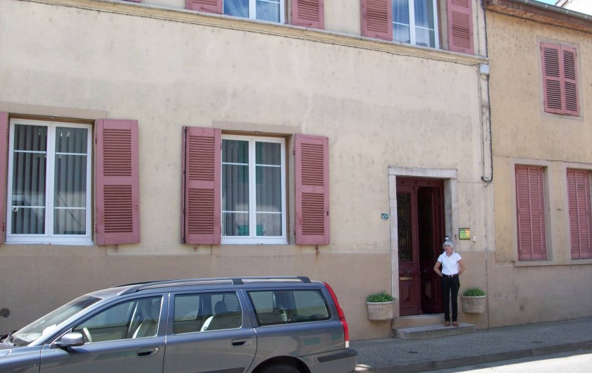 Location de vacances - Chambre d'hôtes à Saint-Trivier-de-Courtes - Côté rue où les hôtes arrivent à la Thébaïde