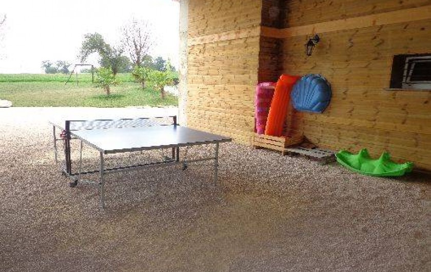 Location de vacances - Villa à Berdoues - table de ping-pong dans hagard 