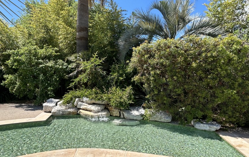 Location de vacances - Villa à Carros - Pataugeoire avec cascade idéale pour les enfants