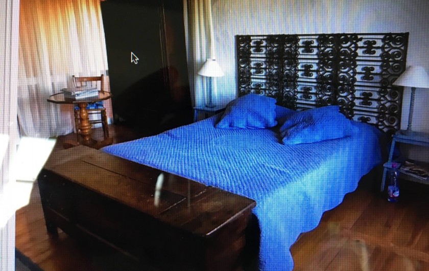 Location de vacances - Maison - Villa à Calvignac - Grande chambre bleue vue sur le Lot