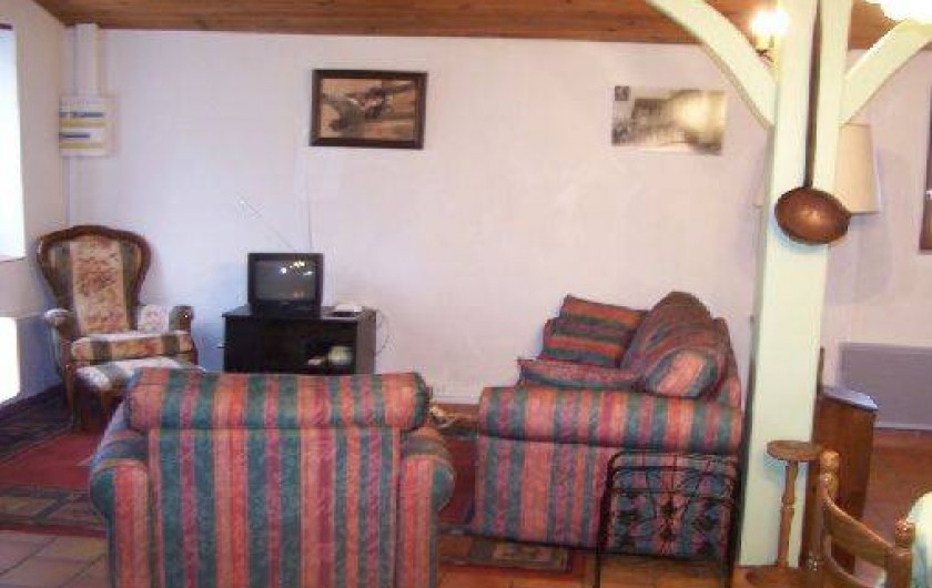 Location de vacances - Gîte à Piets-Plasence-Moustrou - Le coin salon, mais le meuble du téléviseur est à présent plus grand.