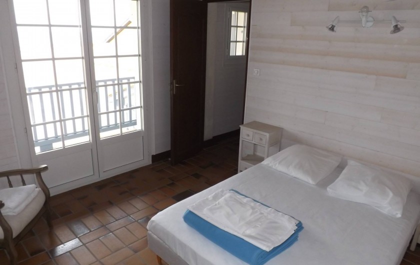 Location de vacances - Villa à Vielle-Saint-Girons - Chambre n° 1 donnant sur balcon et vue océan