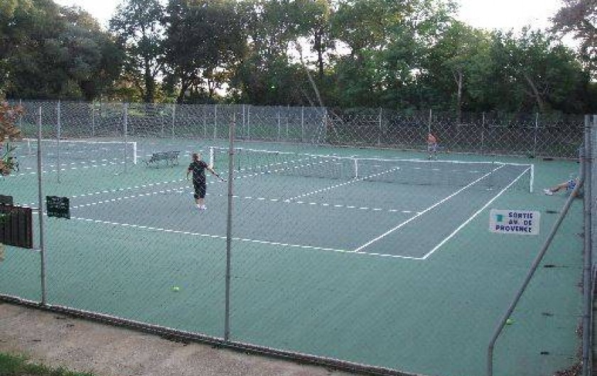 Location de vacances - Mas à La Croix-Valmer - 4 courts de tennis