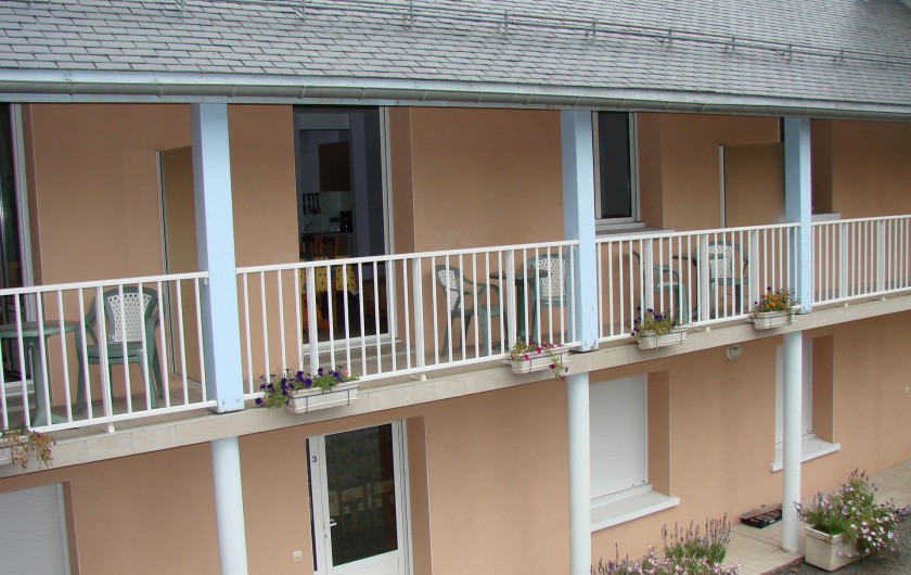 Location de vacances - Appartement à Guchen - Balcon de divers appartements