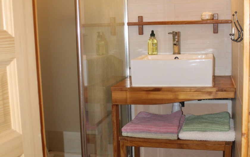 Location de vacances - Appartement à Val Thorens - Salle de douche avec sèche serviettes