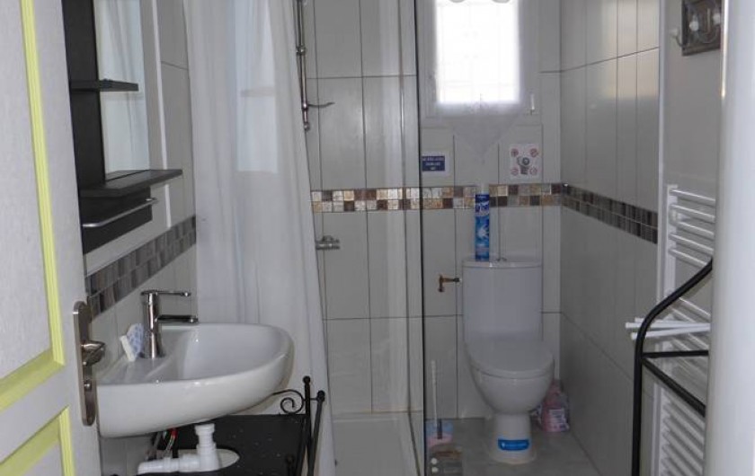 Location de vacances - Villa à Lamonzie-Saint-Martin - La salle de bain avec grande douche à l'italienne
