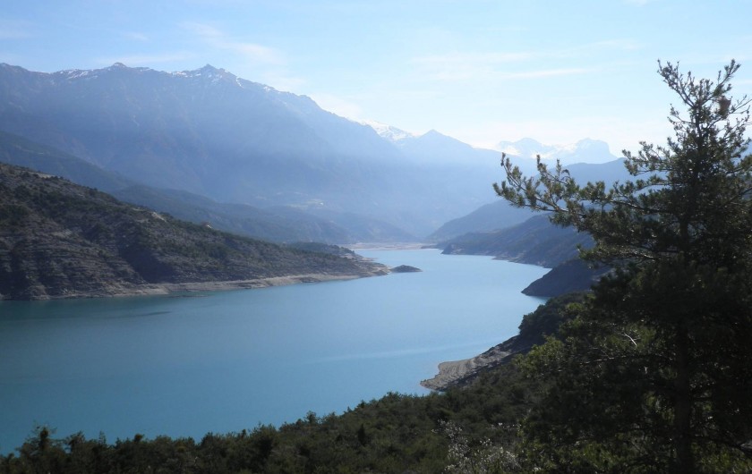 Location de vacances - Chalet à La Bréole - Le lac de Serre-Ponçon à 3 min du camping en voiture