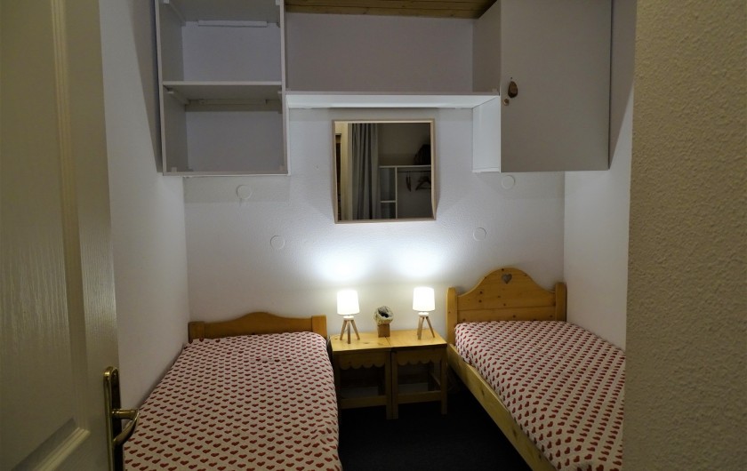 Location de vacances - Appartement à Station de Risoul 1850 - Petite chambre du Renard rangements
