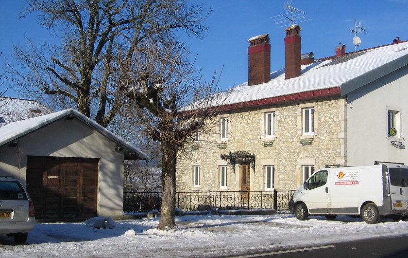 Location de vacances - Gîte à Malbuisson - maison en hiver