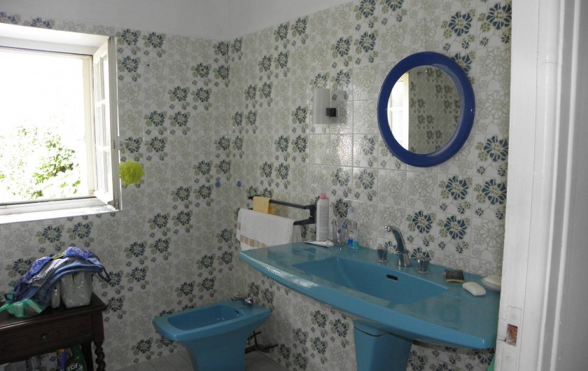Location de vacances - Maison - Villa à Kerfot - Salle de bain ( il y a une grande baignoire)