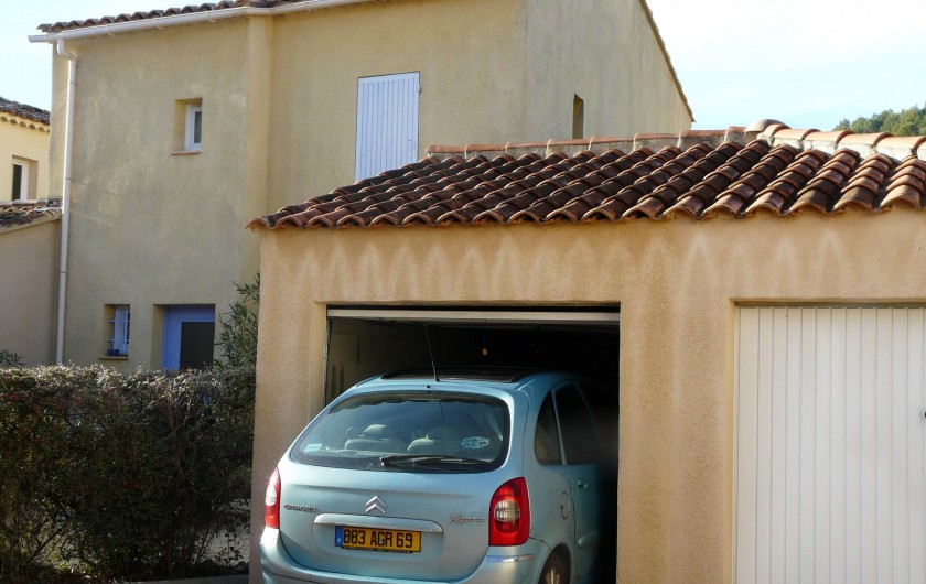 Location de vacances - Villa à Vaison-la-Romaine - le garage pour véhicule de largeur 2m hauteur 1.90m
