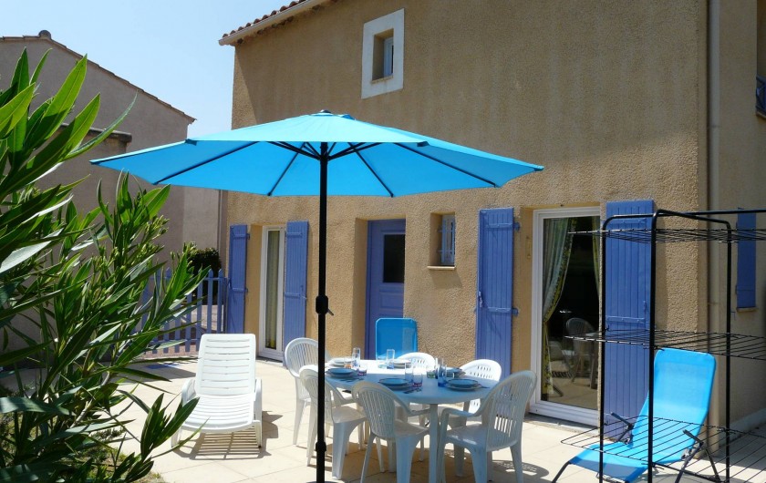 Location de vacances - Villa à Vaison-la-Romaine - la terrasse et son salon de jardin