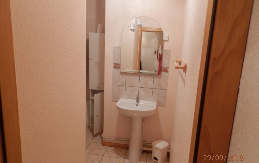 Location de vacances - Appartement à Orbey - salle de bain avec douche