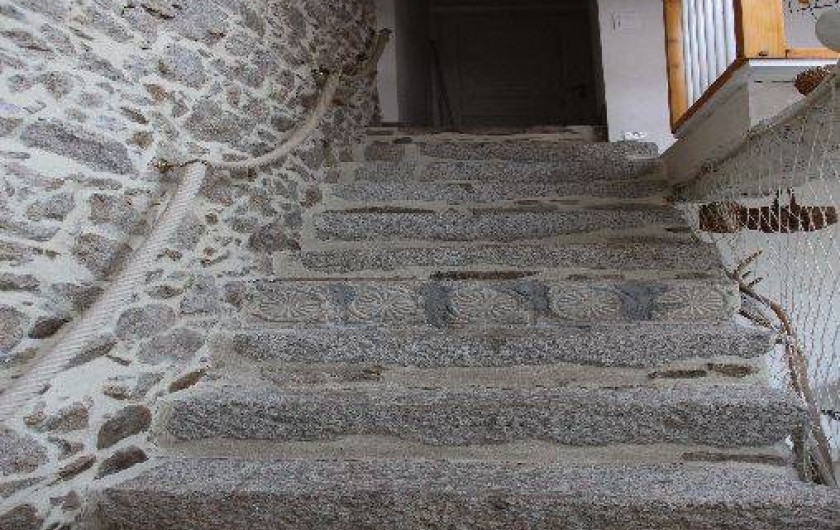 Location de vacances - Gîte à Montfaucon-Montigné - escalier pierre