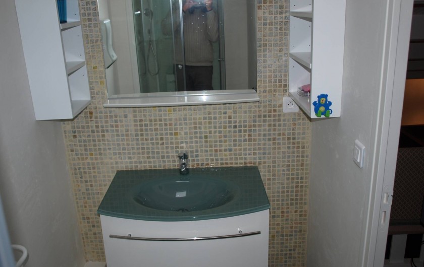 Location de vacances - Appartement à Brem-sur-Mer - Salle de bain étage