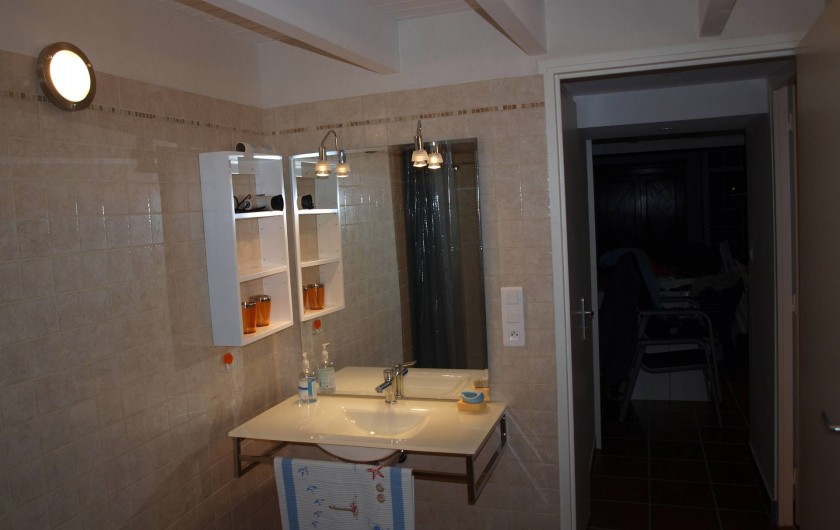 Location de vacances - Appartement à Brem-sur-Mer - Salle de bain rez de chaussée