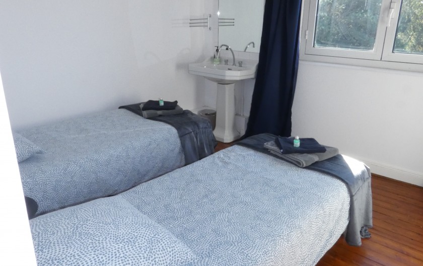 Location de vacances - Villa à Quiberville - Chambre N° 8 : 2ème étage avec lavabo 2 lits simple ou 1 lit double