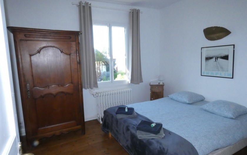 Location de vacances - Villa à Quiberville - Chambre N° 5 1er Etage : 1 lit double  avec baignoire, lavabo et WC