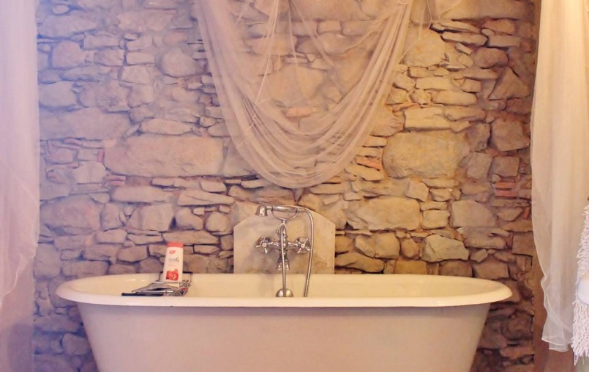 Location de vacances - Villa à Carcassonne - salle de bain Cathare