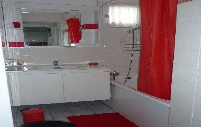 Location de vacances - Studio à Les Sables-d'Olonne - salle de bain avec baignoire