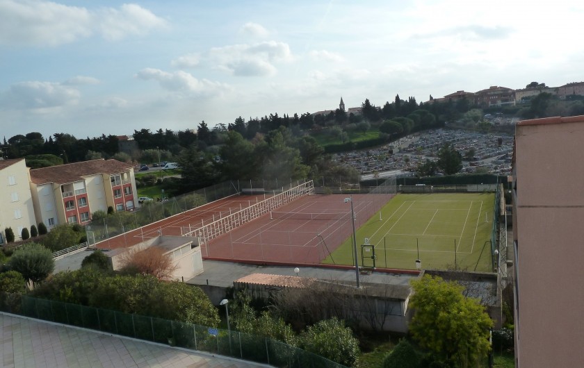 Tennis vus de la terrasse