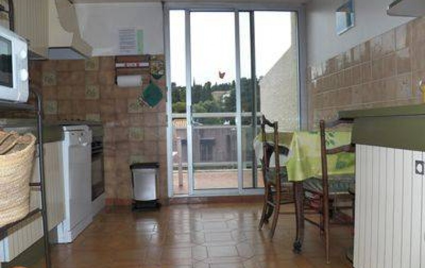 Location de vacances - Appartement à Cassis - cuisine avec balcon