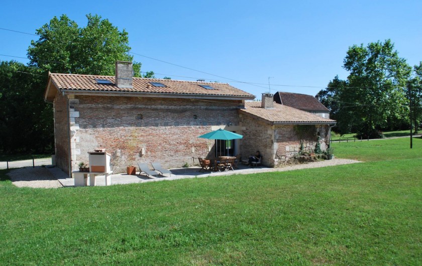 Location de vacances - Gîte à Eygurande-et-Gardedeuil - La terrasse. Gîte de la Guirandole-Eygurande et Gardedeuil-Dordogne