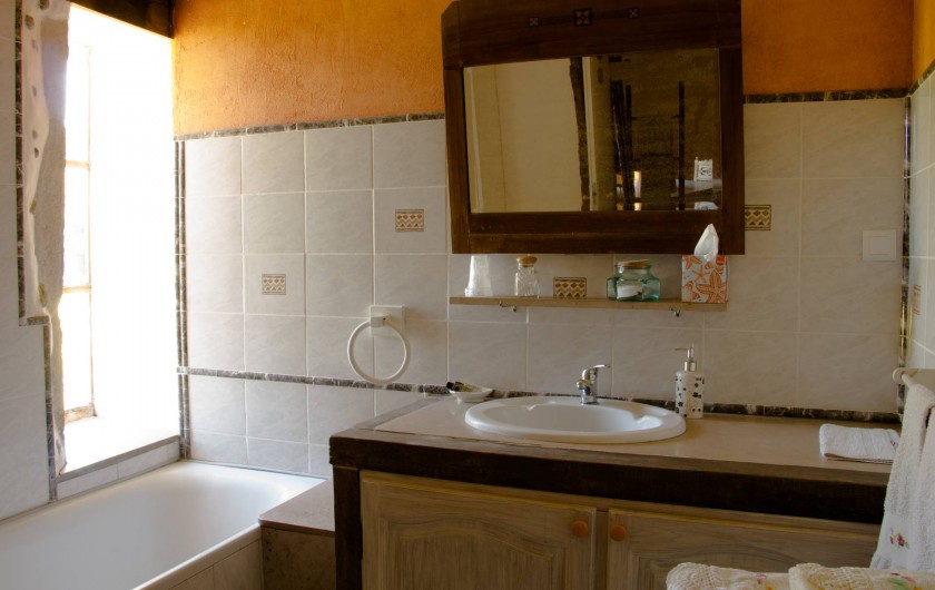 Location de vacances - Chambre d'hôtes à Gigny - Chambre Hirondelles :   salle de bain