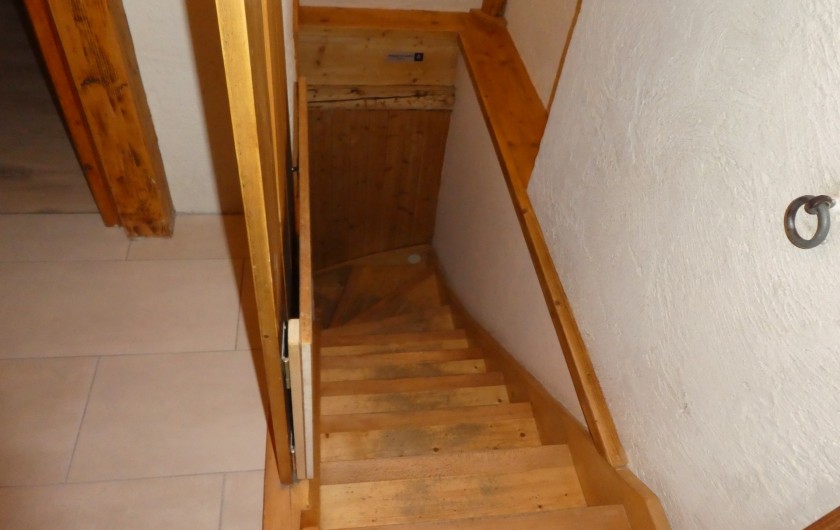 Location de vacances - Chalet à Bellevaux - Escalier pour l'étage