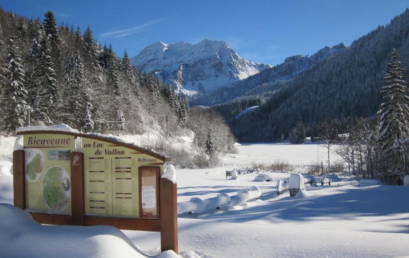 Location de vacances - Chalet à Bellevaux - Lac de Vallon  en hiver