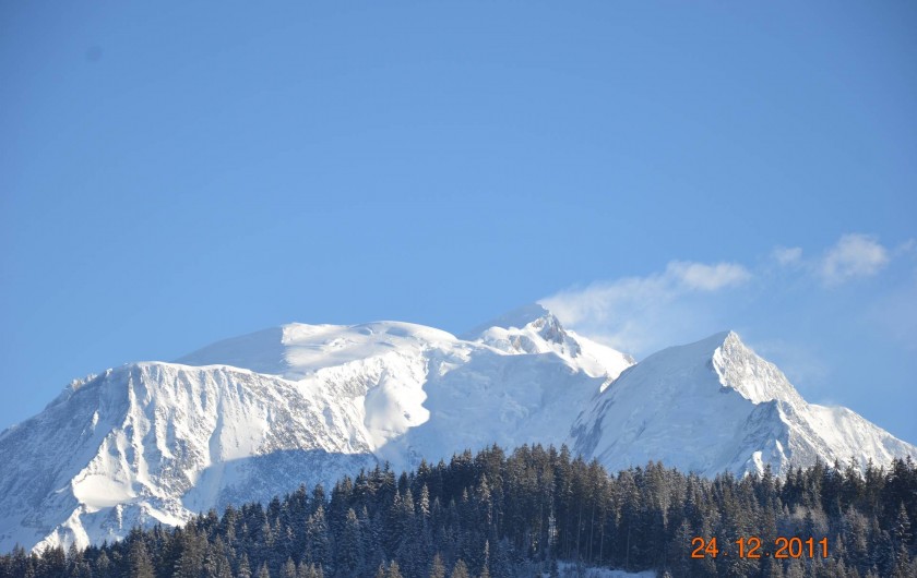 Location de vacances - Chalet à Demi-Quartier - Vue du chalet sur la chaîne du Mont-Blanc, côté est
