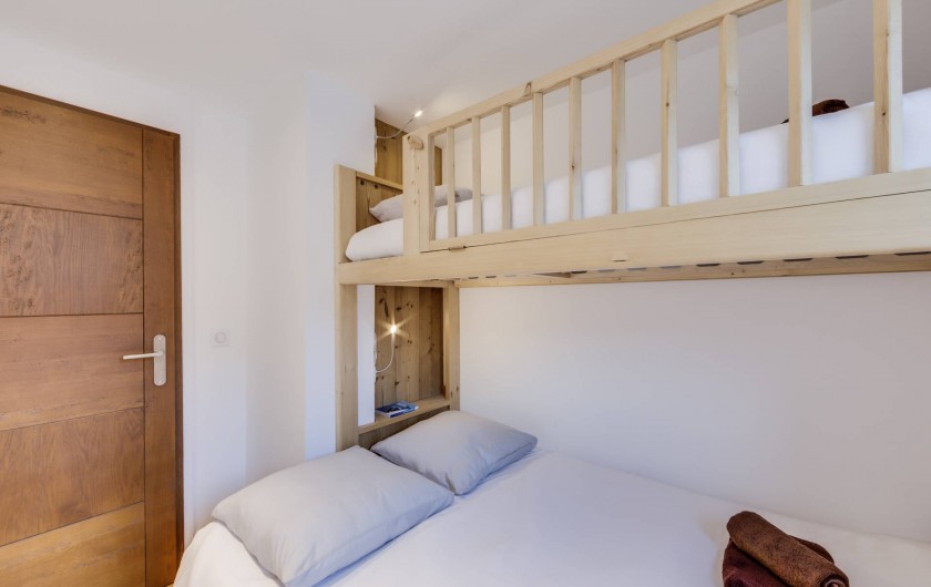 Location de vacances - Appartement à Val-d'Isère - Chambre 2 avec un lit double et un lit simple