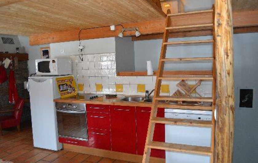 Location de vacances - Appartement à Bonneval-sur-Arc - L'espace cuisine et l'accès à la chambre parentale