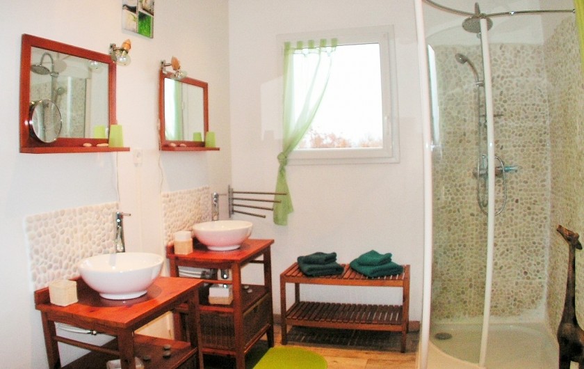 Location de vacances - Villa à Lalbenque - LOTus, salle d'eau de la suite bambou, double vasque