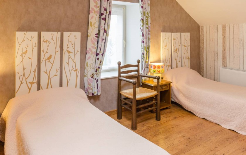 Location de vacances - Gîte à Baroville - Chambre avec 3 lits simples, dans laquelle nous pouvons en rajouter un.