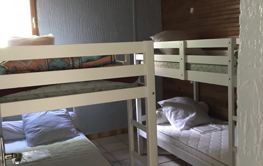 Location de vacances - Appartement à Gavarnie - Logement rez de chaussé chambre 3 avec 4 lits de 90*190