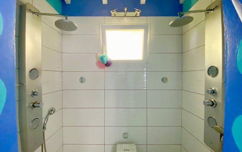 Location de vacances - Gîte à Le Gosier - Salle d'eau de la chambre XXL de 50m2