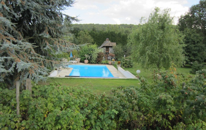 Location de vacances - Appartement à La Rivière-Saint-Sauveur - vue de la piscine  dans la propriété