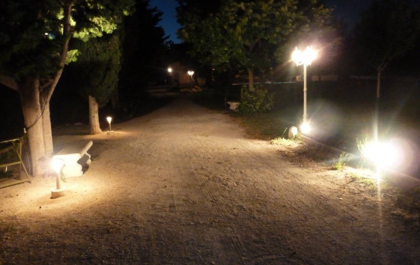 Location de vacances - Villa à Pélissanne - Terrain de pétanque  pour les parties interminables à la fraîcheur du soir